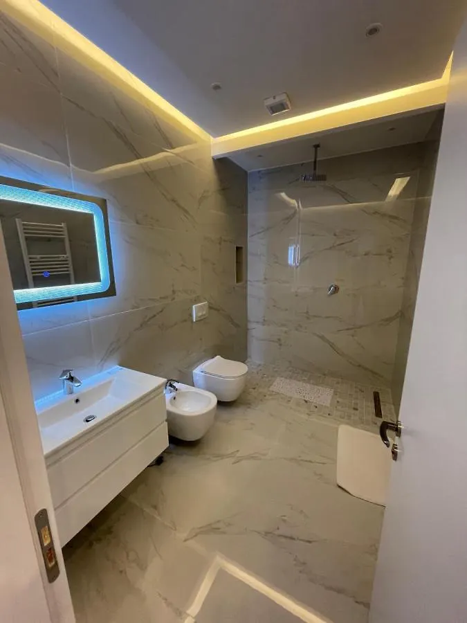 Hotel Colis Тирана 0*,