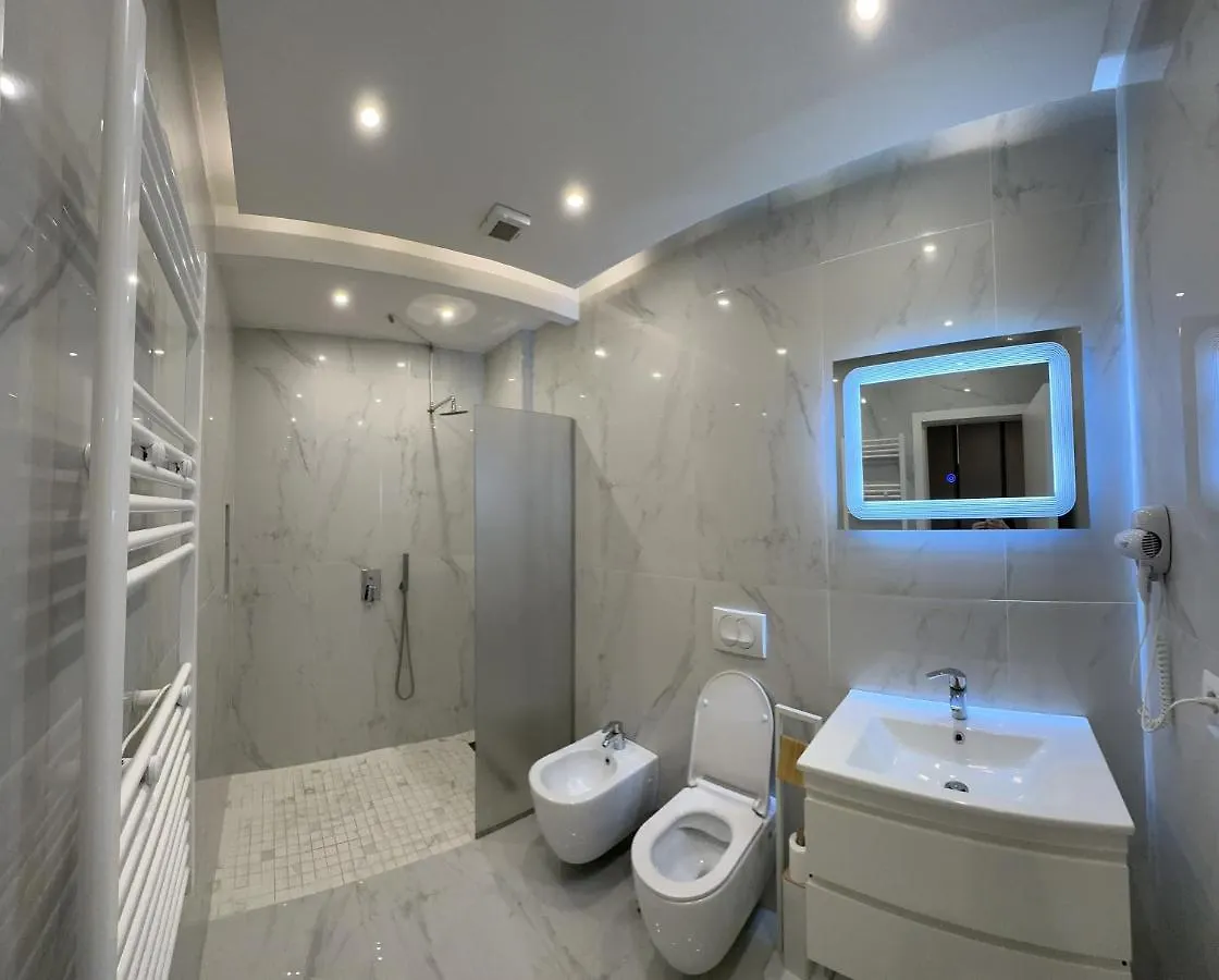 Hotel Colis Tirana 0*,  Albania