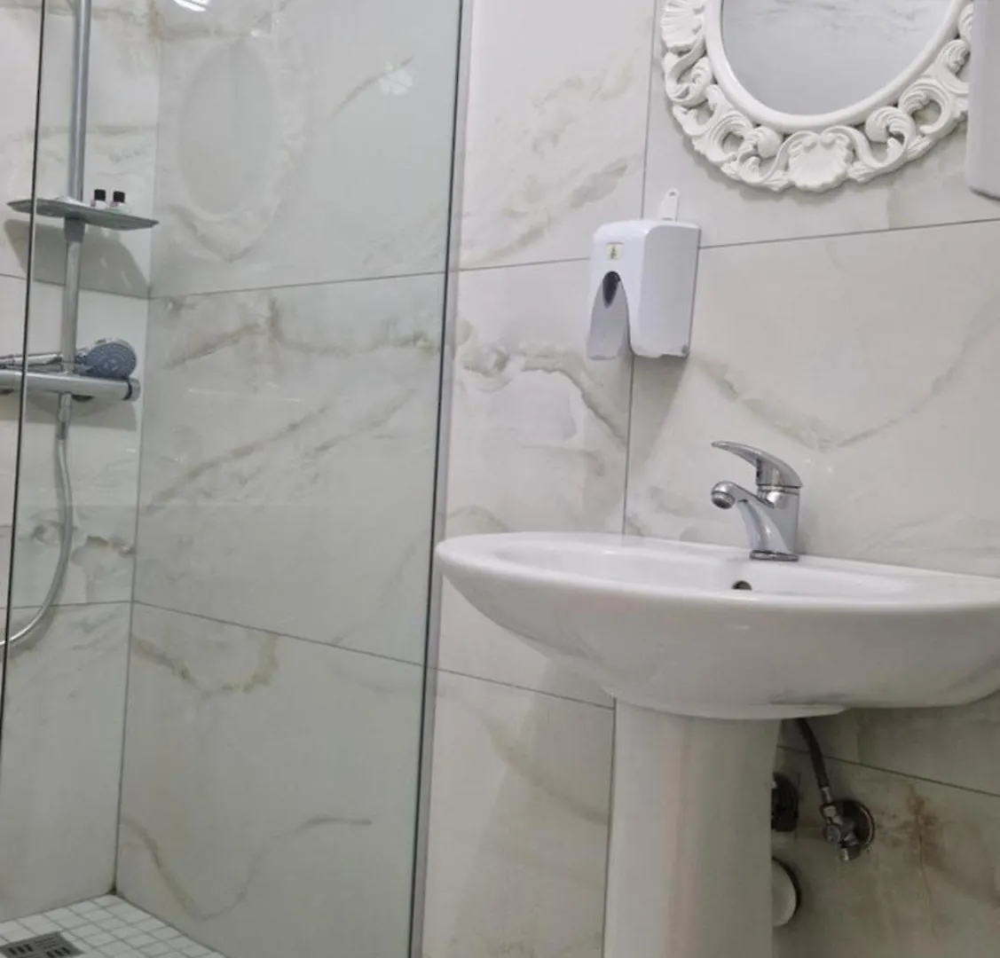 Hotel Colis Tirana 0*,